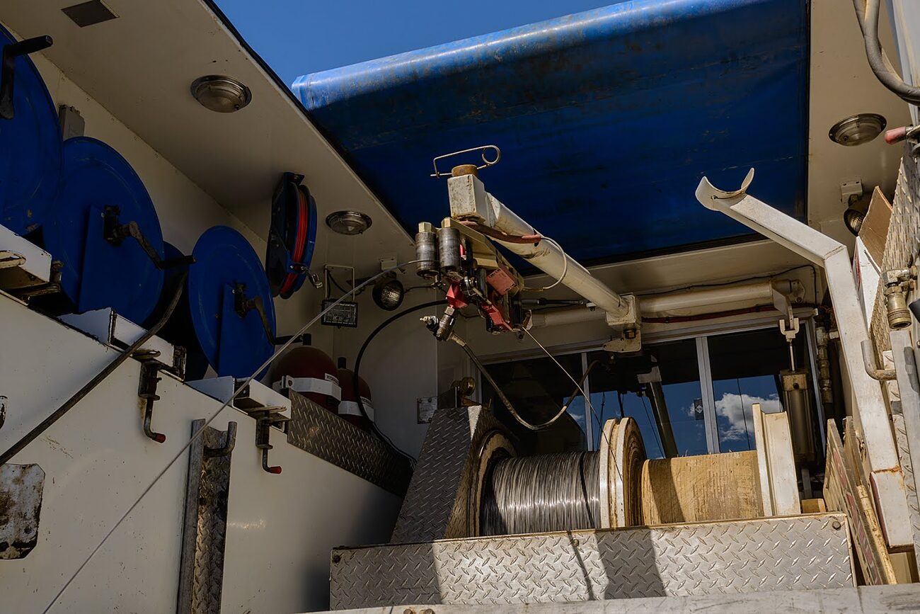 Slickline drum and tooling inside a wireline unit
